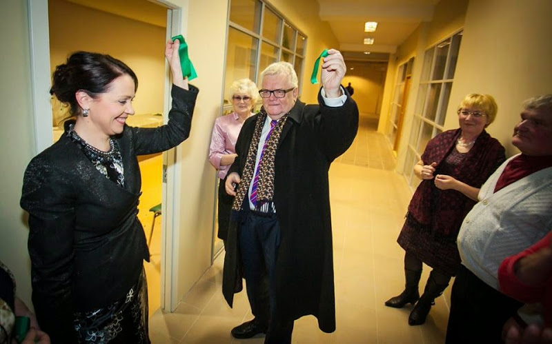 FOTO: Anneli Ott (vasakul) ja Edgar Savisaar märtsis uue Keskerakonna büroo avamisel Võrus.