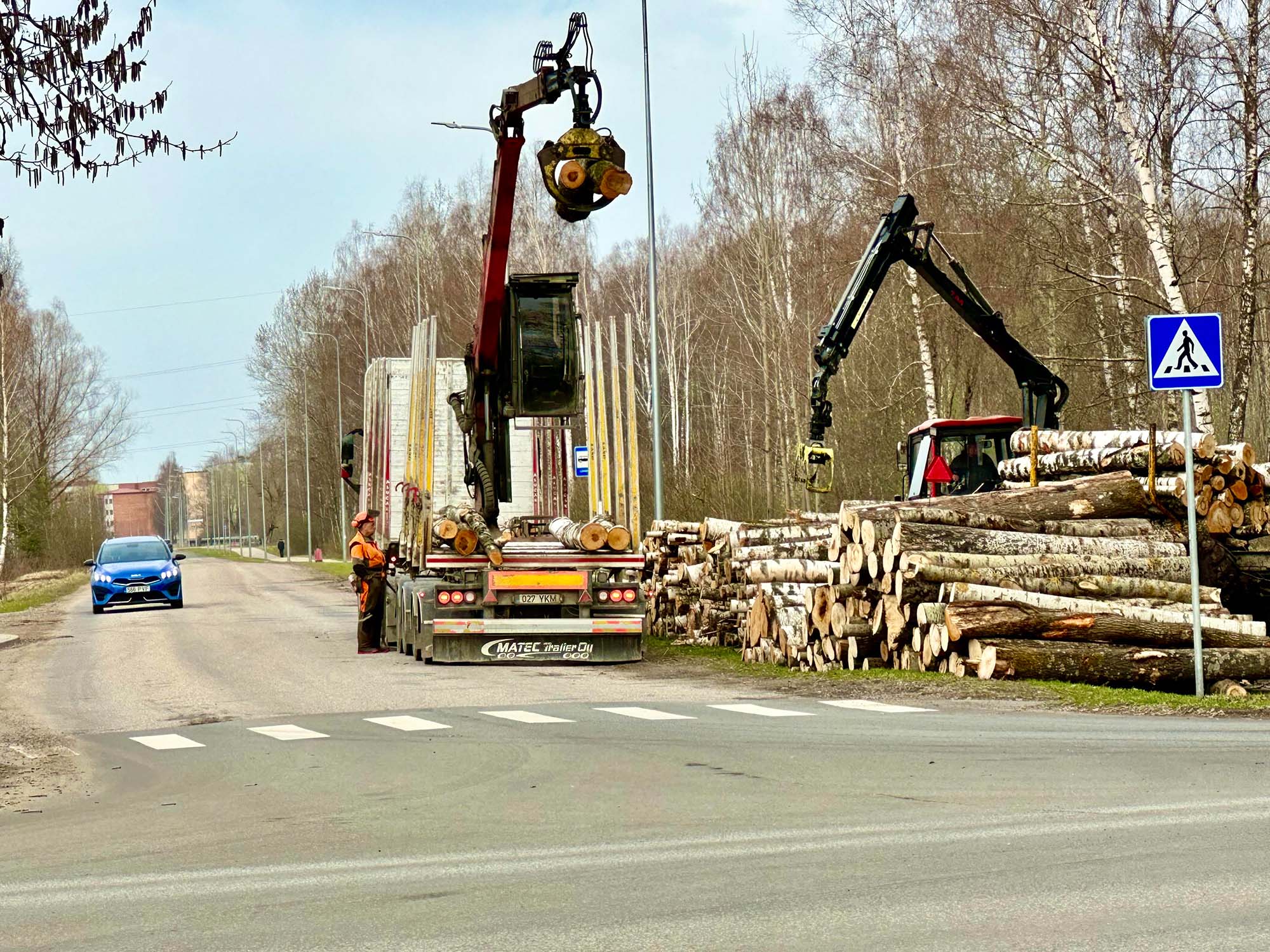 Varakevadised metsatööd Võru linnas Luha ja Pika tänava ristmikul. Foto: KALEV ANNOM