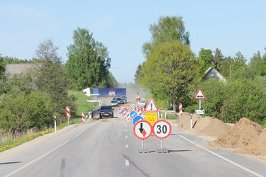 Kääpa sild Võhandu jõel saab ühes pikima teelõigu remonditöödega suuremahulise taastusremondi. Foto: BIRGIT PETTAI