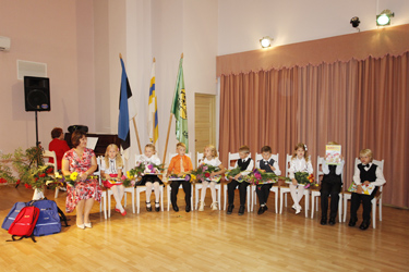 Võrumaa ainukesed põhikoolid, kus pidulikud avaaktused peeti 1. septembril – Osula ja Sõmerpalu (pildil) kool. Foto: ANDREI JAVNAŠAN