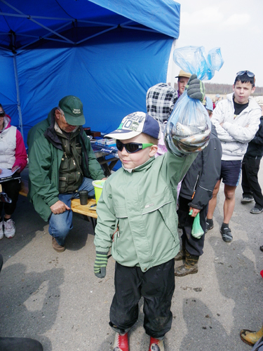 Vapper kuueaastane Timo Raudnagel oma rikkalikku saaki demonstreerimas.   Foto: KADRI NAGEL