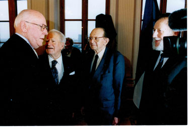 Lennart Meri esitlusel jutlemas Aksel Margaga. Foto: ERAKOGU