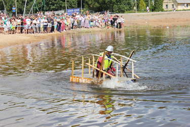 Isemeisterdatud veesõidukite võistlusel osales tänavu ainult üks veesõiduk.   Foto: BIRGIT PETTAI