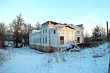 Pildil on näha koht Sõmerpalu mõisahoone katusel, mille all soojustus ööl vastu neljapäeva põles.       Foto: INNO TÄHISMAA