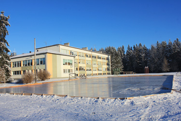 Uisuväljak Vastseliina gümnaasiumi taga.  Foto: BIRGIT PETTAI