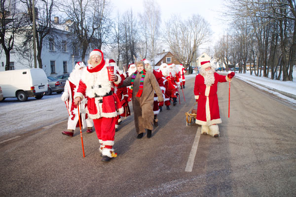 Jõulutaadid Antslasse saabumas. Foto: Võrumaa Teataja