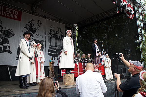 Paku peal seisavad ülemsootska kandidaadid Jane Vabarna ja Aivar Piirisild. Foto: IRJA TÄHISMAA