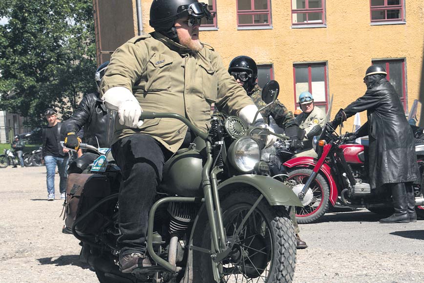 Suured mehed suurte ratastega. Unic- Moto kokkutuleku külastajate arv oli Võrus rekordiline. Külas olid motomehed Lätist, Leedust, Soomest ja Poolast. Fotod: GREGOR SALUVEER