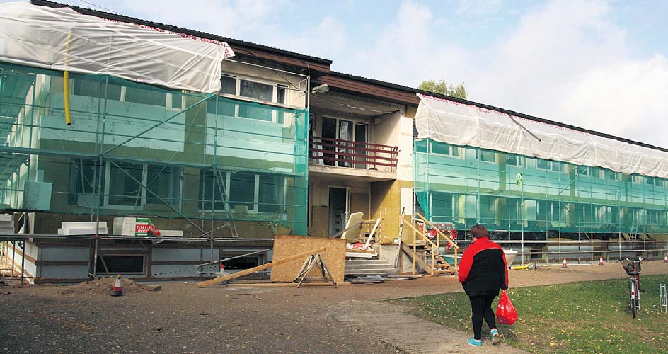 Parksepa sotsiaalmaja soojustamistööd peaksid lõppema kuu aja pärast. Foto: VÕRUMAA TEATAJA