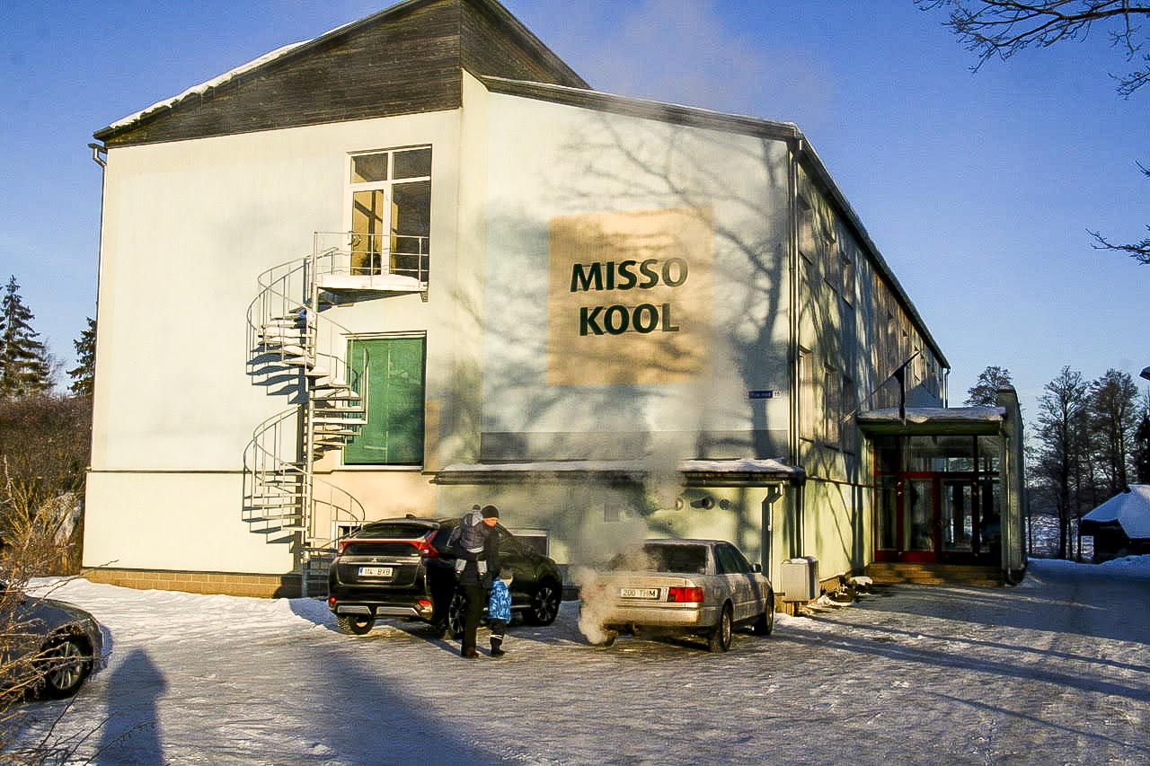 Eile hommikul enne kella 8 vurasid kümneaastase koollasteaia juurde autod lastega. Õues oli ligemale paarkümmend külmakraadi.