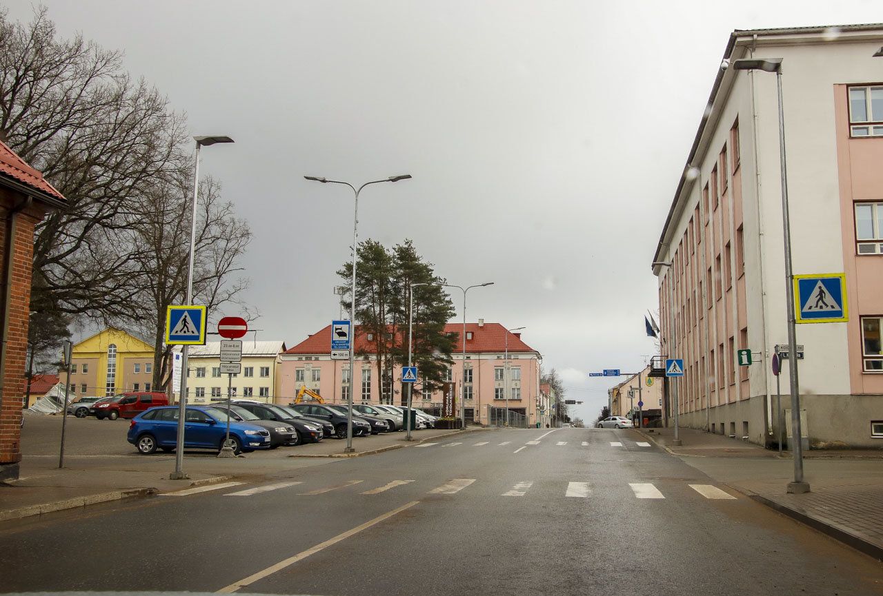 Ehitusega suletakse esmaspäevast, 30. aprillist Jüri tänav Koidula tänavast kuni Tartu tänavani. FOTO: Aigar Nagel