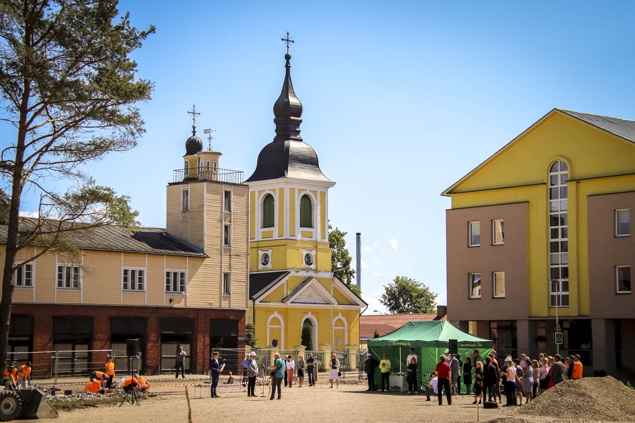 Uuele keskväljakule laotakse üle viie miljoni kivi. FOTO: Aigar Nagel