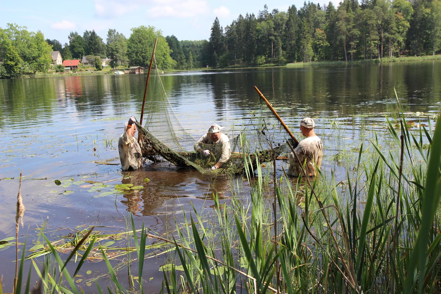 Võistkond Kuuritsa Pini Viitina järvest kala püüdmasVõistkond püüdmas. Foto: BIRGIT PETTAI