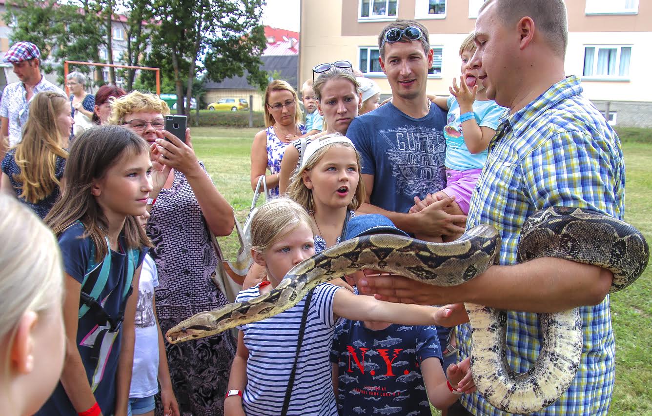 „Maotaltsutaja” Ainar oma sõpru tutvustama. Huvilisi kogunes tema ümber nagu pisikesi sipelgaid. Foto: AIGAR NAGEL