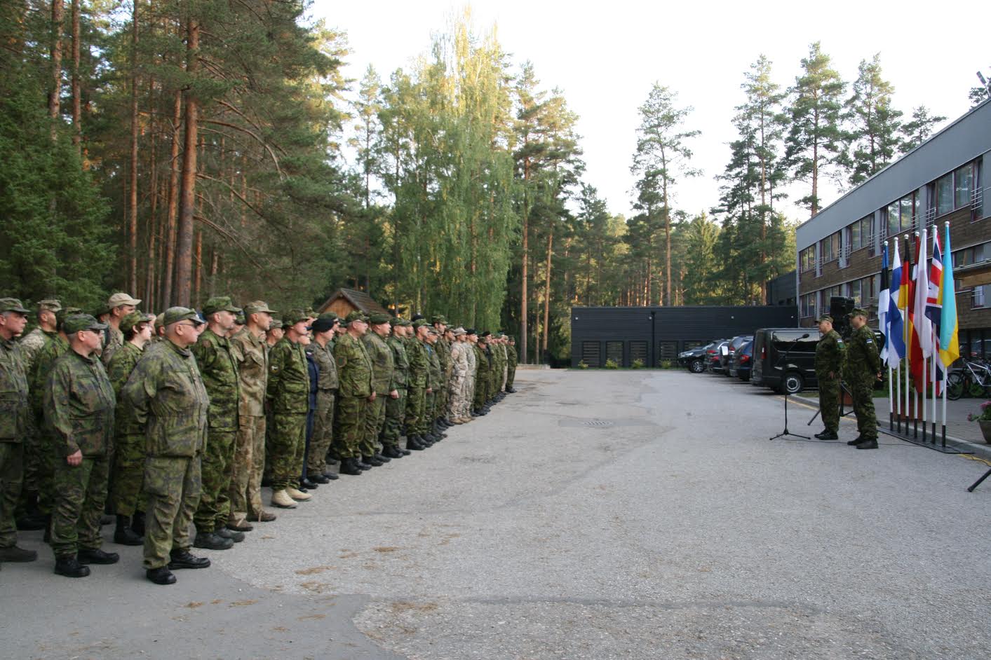 Täna kell 7:45 rivistuti Võrus Kubija hotelli ees. Sealt edasi suunduti harjutusväljakutele Tsiatsungõlmaal, Nursipalus ja Kuperjanovi jalaväe territooriumil.