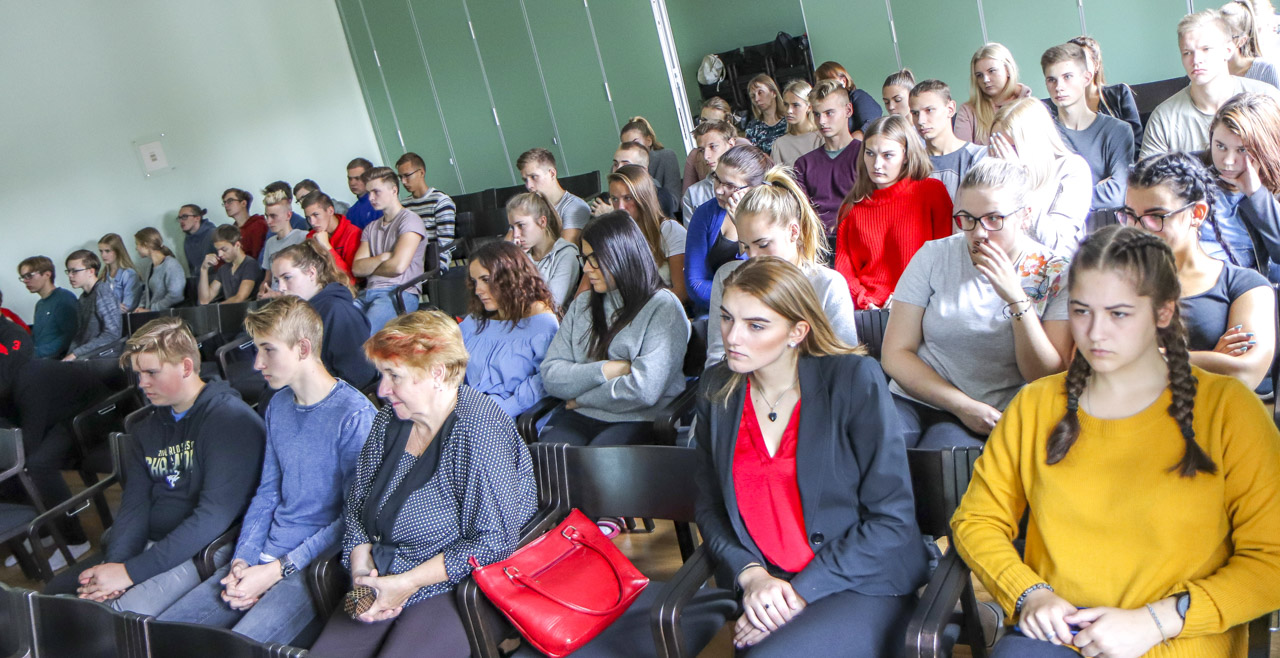 Võru gümnaasiumi direktori Karmo Kurvitsa sõnul oli tegemist juba seitsmenda teaduspäevaga, kus osalesid 12. klasside reaal- ja loodussuuna õpilased. FOTOD: Aigar Nagel