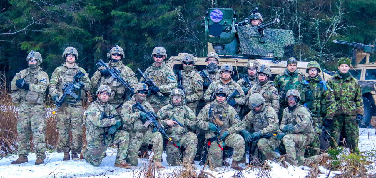 USA armee üksus koos Kuperjanovi üksuslastega Ahja-Kurista-Uniküla piirkonnas Põlvamaal kahepäevasel talveõppusel „Jõuluäike”. FOTO: Aigar Nagel