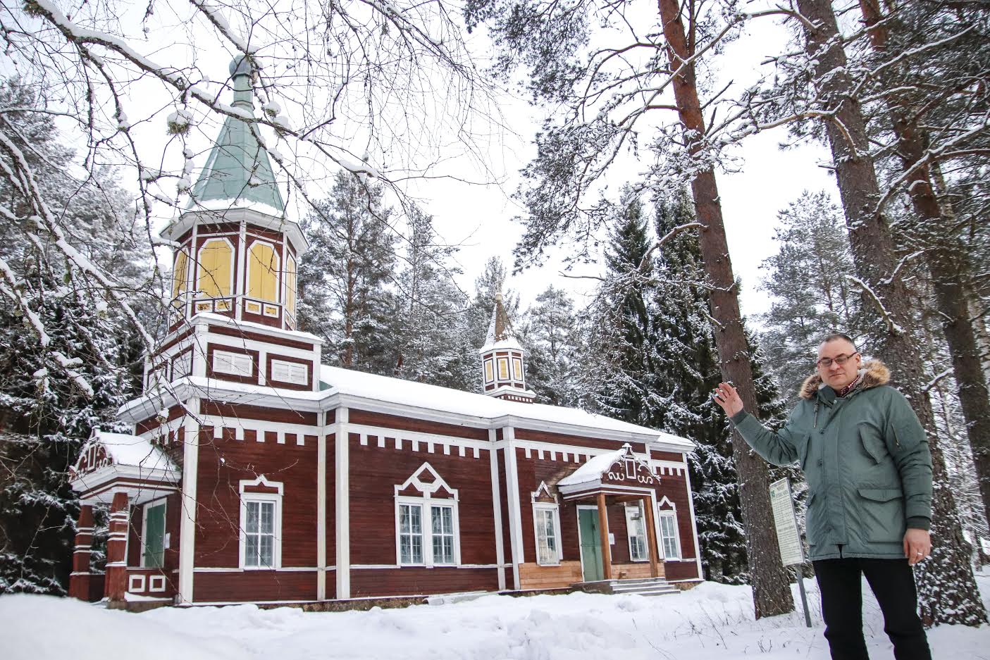 Mõniste-Ritsiku kirik asub Võrumaal Varstu Ritsiku kalmistu kõrval metsavarjus ega hakka möödasõitjaile kohe silma. MTÜ loonud ja kiriku toetuseks raha kogunud Oleg Terepingile on kirik olulisel kohal ning ta veab asja selle nimel, et kirik ei laguneks. Foto: AIGAR NAGEL