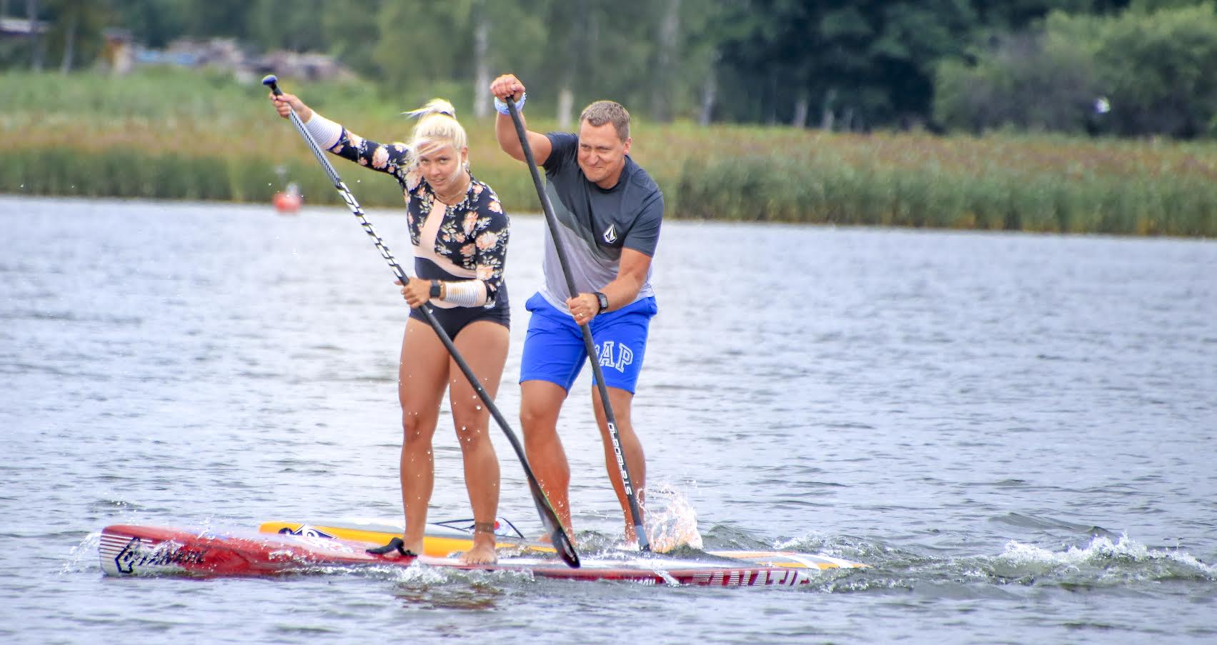 Betti Vainküla (Surfhouse/Pirita Surfiklubi), kes lõpetas võistluse kiirema naisena, ning Tõnis Metstak (Sunlovers), kes saavutas Eliit klassis viienda koha. Foto: AIGAR NAGEL