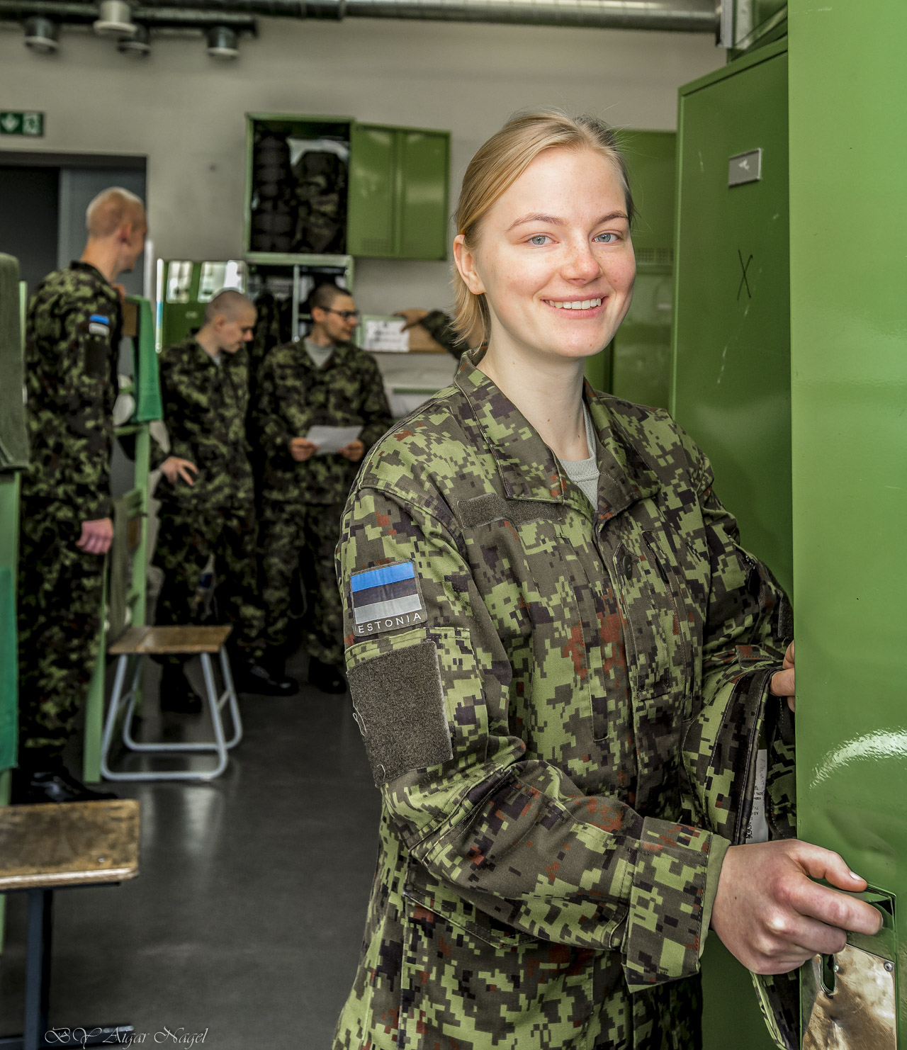 Ingrid Tamvere (19) Tartust on üks neist vähestest naiskutsealustest, kes alustas sel nädalal kaheksa kuu pikkust teenistust Kuperjanovi jalaväepataljonis. FOTO: Aigar Nagel
