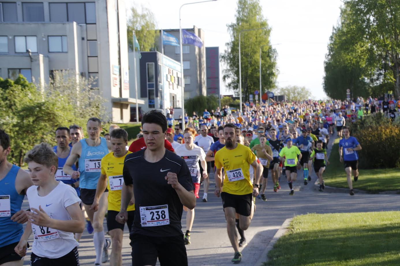 Selle hooaja populaarseim jooks oli 17. mail toimunud Võru-Väimela maanteejooks, mis tõi rajale 878 osalejat, keda on 26 rohkem kui eelmisel hooajal. Foto: KÜLLI LEOLA