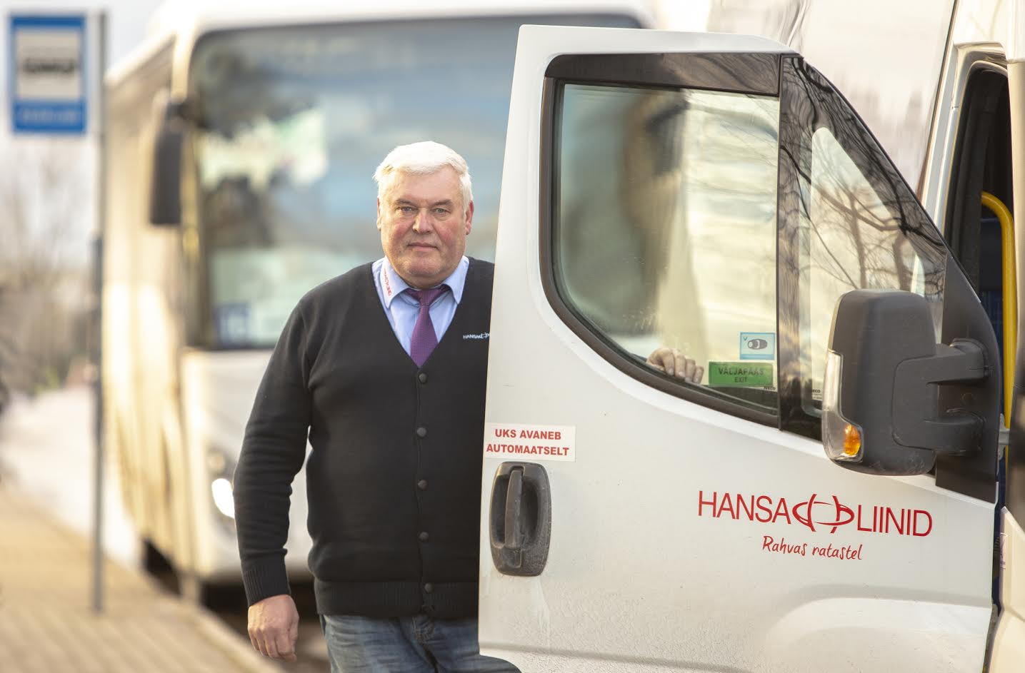 Henn Raha on ASi Hansa Bussiliinid bussijuht olnud viimased kolm aastat ning Võru ametiühingu usaldusisikuna leiab, et uue palgaleppe jaoks oli aeg ammu käes. Samas ütleb mees, et on oma tööga rahul ja ei kujutaks endale teist ametit ettegi. Foto: AIGAR NAGEL