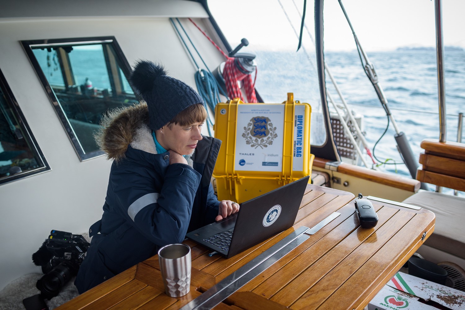 Riigipea allkirjastas teenetemärkide otsuse digitaalselt Antarktikas purjelaeva Admiral Bellingshausen pardal, kus ta on töövisiidil.