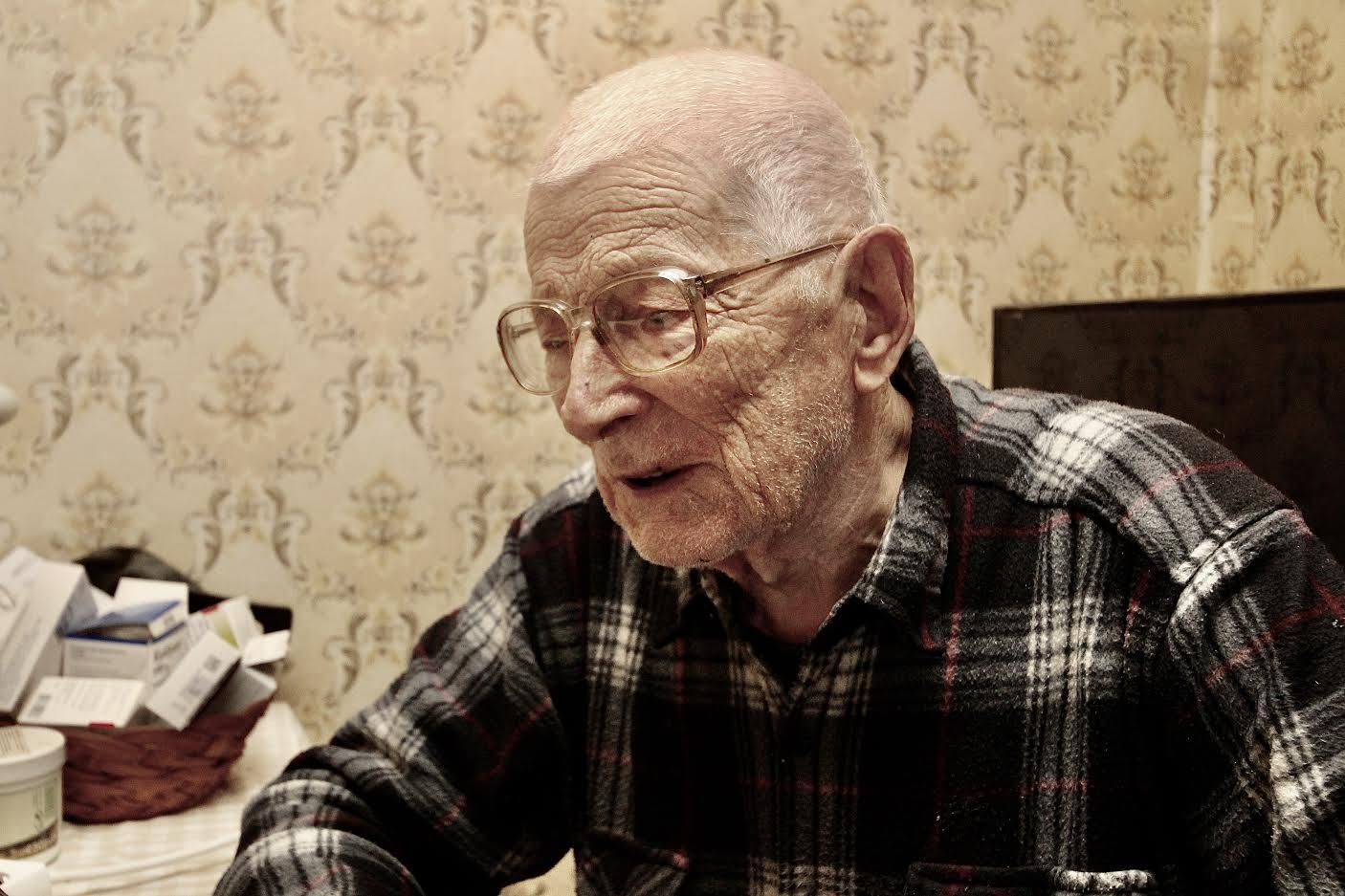 Täna 93aastaseks saav Villu Tammistu oma kodus Missos. Foto: KALEV ANNOM