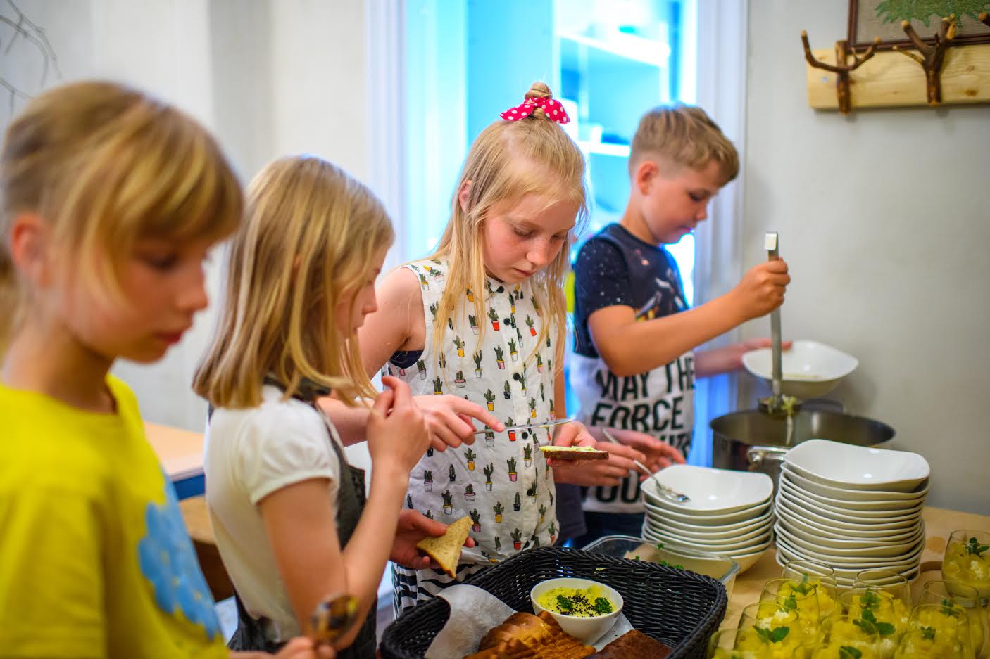 Võru Werrone kooli õpilasi toitlustab Võru väikeettevõtja OÜ DGN Arendus, kes paneb koolitoidus rõhku nii tooraine valikule kui ka üldisele väljanägemisele. Foto: ERAKOGU