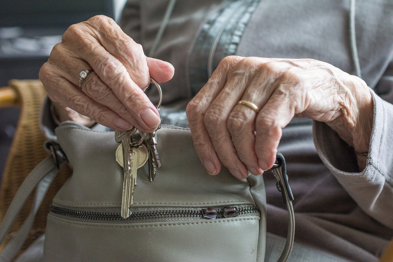 Alates 1. juulist katab keskmine pension inimese hooldekodu koha