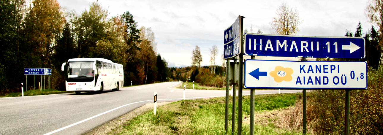 Lõuna-Eesti ja Võrumaa on rikas väga huvitavate kohanimede poolest ning kui tahta, leiab siit ka Saaremaa, Paganamaa, Sibula järve ja Lambahanna oja ning Paradiisiranna ja Jeruusalemma tee. Rääkimata Puskarust, Karilatsist ja Ihamarust. Viimase viidast on Kanepi lähedal tekitatud Iiiamarii. Siinmail võib sattuda Nõiariiki, Litsmetsa, Tsiamäele, Pärli- ja Pühajõkke, Soodomale. Need ja paljud teised kohanimed peaksid meelitama turiste meie maile avastusretki tegema nii talvel kui ka suvel. Fotod: KALEV ANNOM