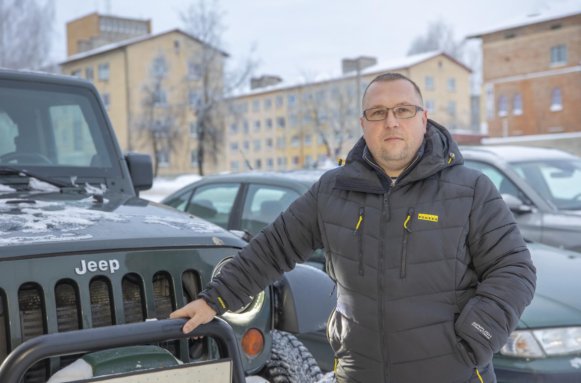 Vagula kandis jõulukuuskede müügiga tegelev Allan Seim annab teada, et juba praegu on okkaliste toakaunistajate vastu huvi  olemas ning esimesed puud on omale uue kodu leidnud. Foto: AIGAR NAGEL