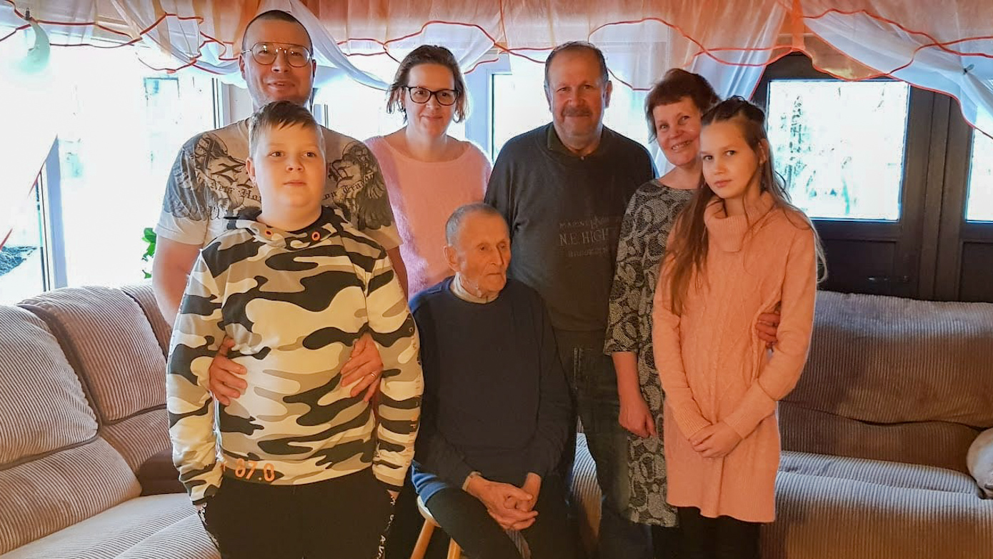 Arnold Meier tähistas oma 103. sünnipäeva koos perega Ähijärve külas asuvas kodutalus. Foto: ERAKOGU