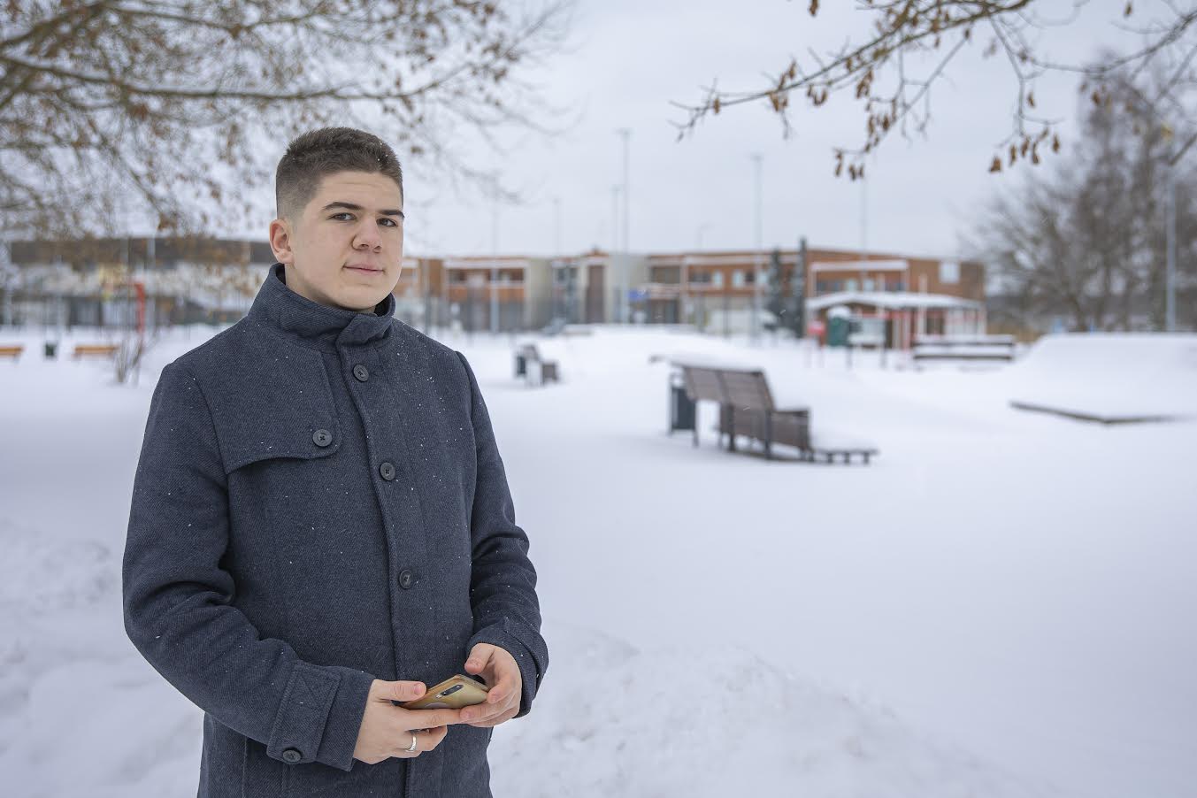 Võru noortekeskuse noorsootöötajal Emil Aništšenkol on hea meel, et järgmisel kevadel saab Võru skate-pargi kõrvale tuleva mobiilse noortetoa plaanidega edasi minna. Foto: AIGAR NAGEL