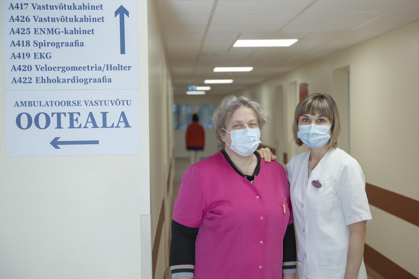 Eriõed Angela Siidra (vasakul) ja Terje Rammo aitavad ning nõustavad uroloogiliste probleemidega ja insuldi läbi teinud patsiente ning nende lähedasi. Foto: AIGAR NAGEL