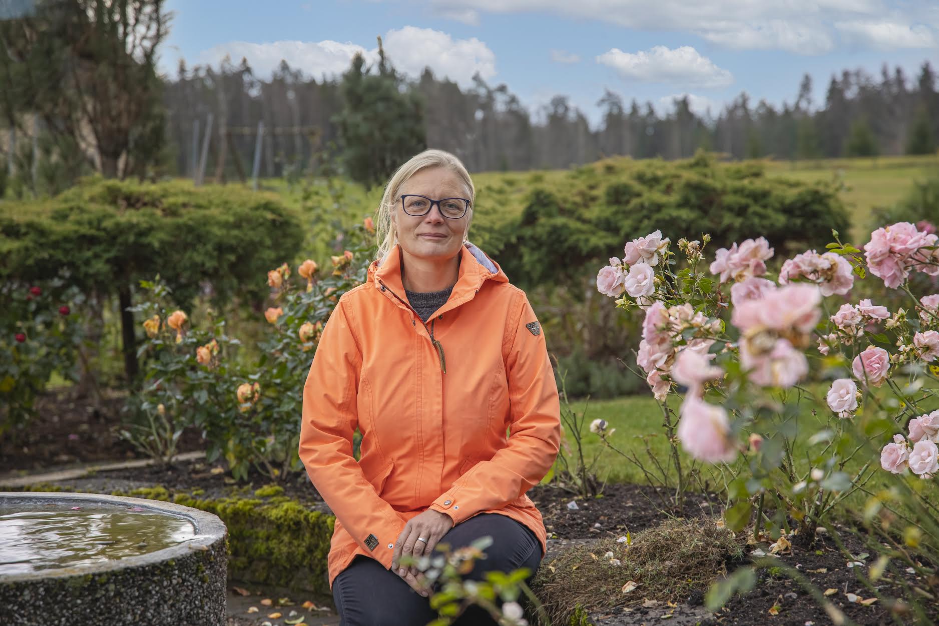 OÜ Roheline Aed juhatuse liige Katy Pähn on lõpetanud Räpinas aianduseriala ning kõik kollektiivi töötajad on samuti aiandusalase eriharidusega. Foto: AIGAR NAGEL
