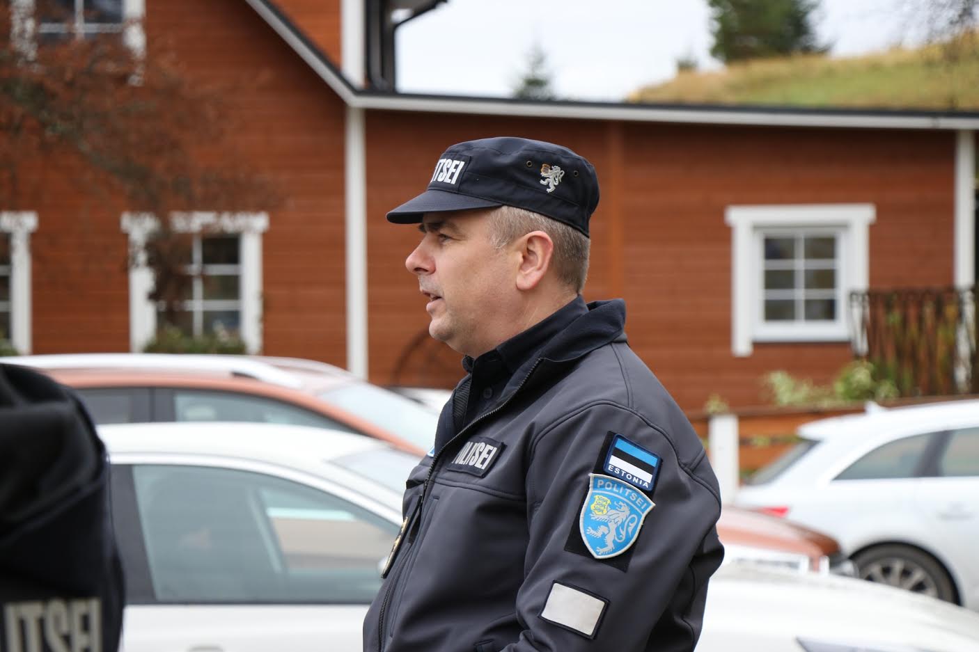 Kagu jaoskonna juhi Tamar Tamme sõnul tuvastas politsei mõnes Kagu-Eesti kaubanduskeskuses rikkumisi, kus lillepoed püüavad piirangutest kõrvale hiilida – nad olid toonud müügiletid keskuse koridoridesse. Foto: ERAKOGU