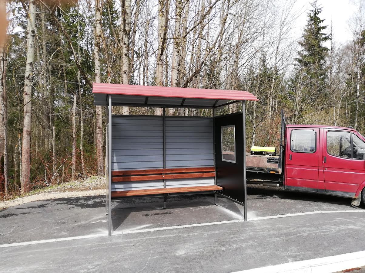 Uuenduskuuri läbinud bussiootepaviljon. Foto: JAAN RÜÜBERG