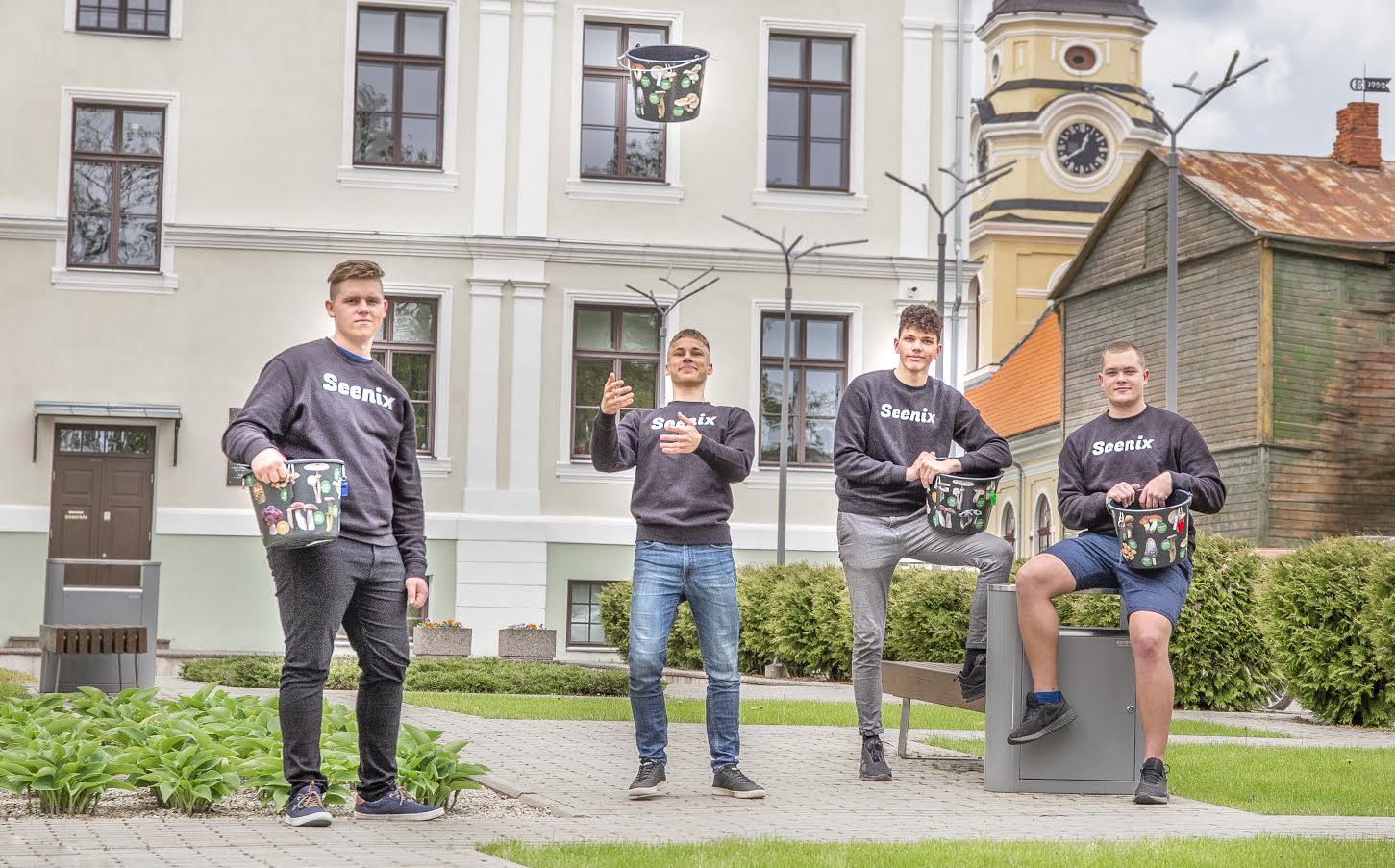 Superfinaalist eripreemia koju toonud õpilasfirma Seenix: Karl Sander Kostin (vasakult), Hendrik Mändik, Ralf Kaur, Lukas Vahter. Foto: AIGAR NAGEL