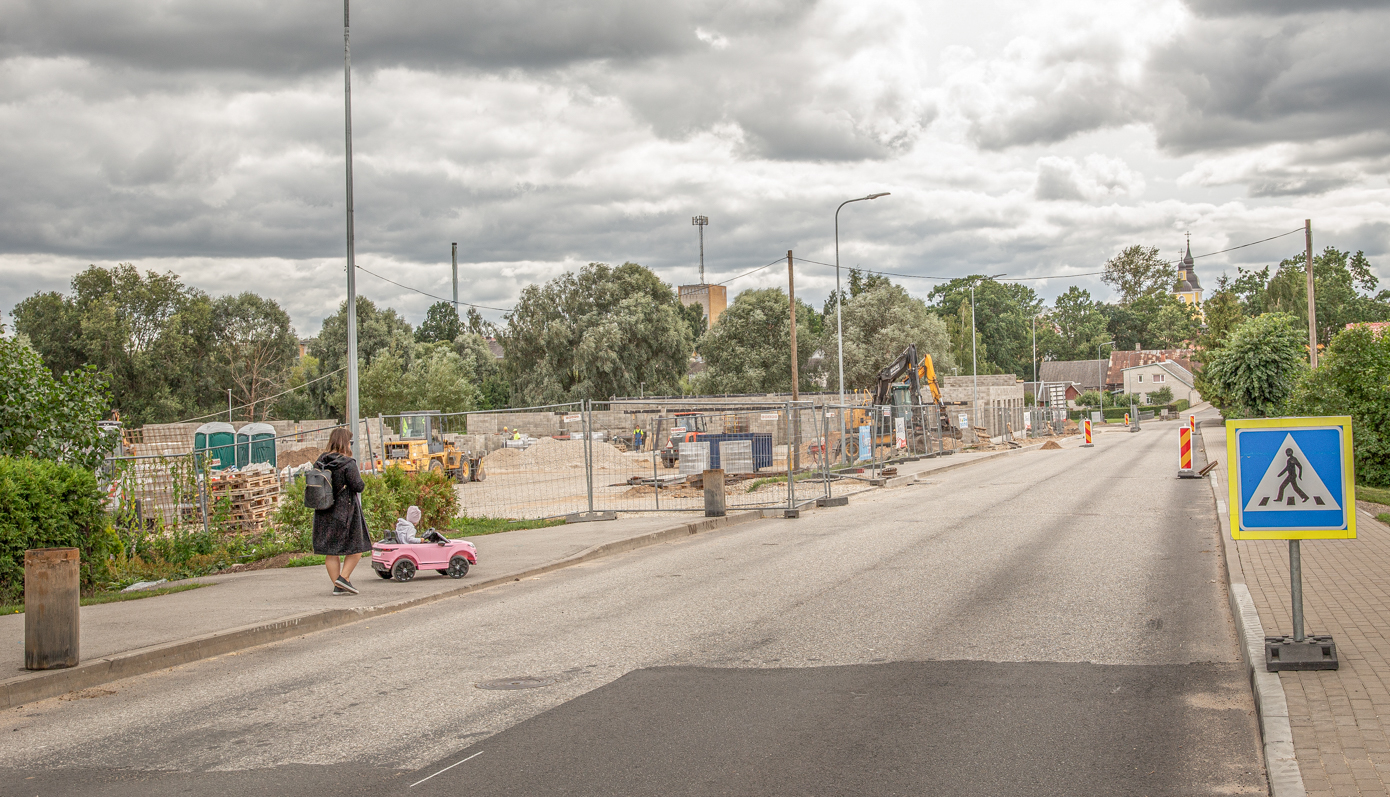 Esmaspäeval suletakse  asfalteerimis- töödeks  osa Tartu tänavast FOTO: Aigar Nagel