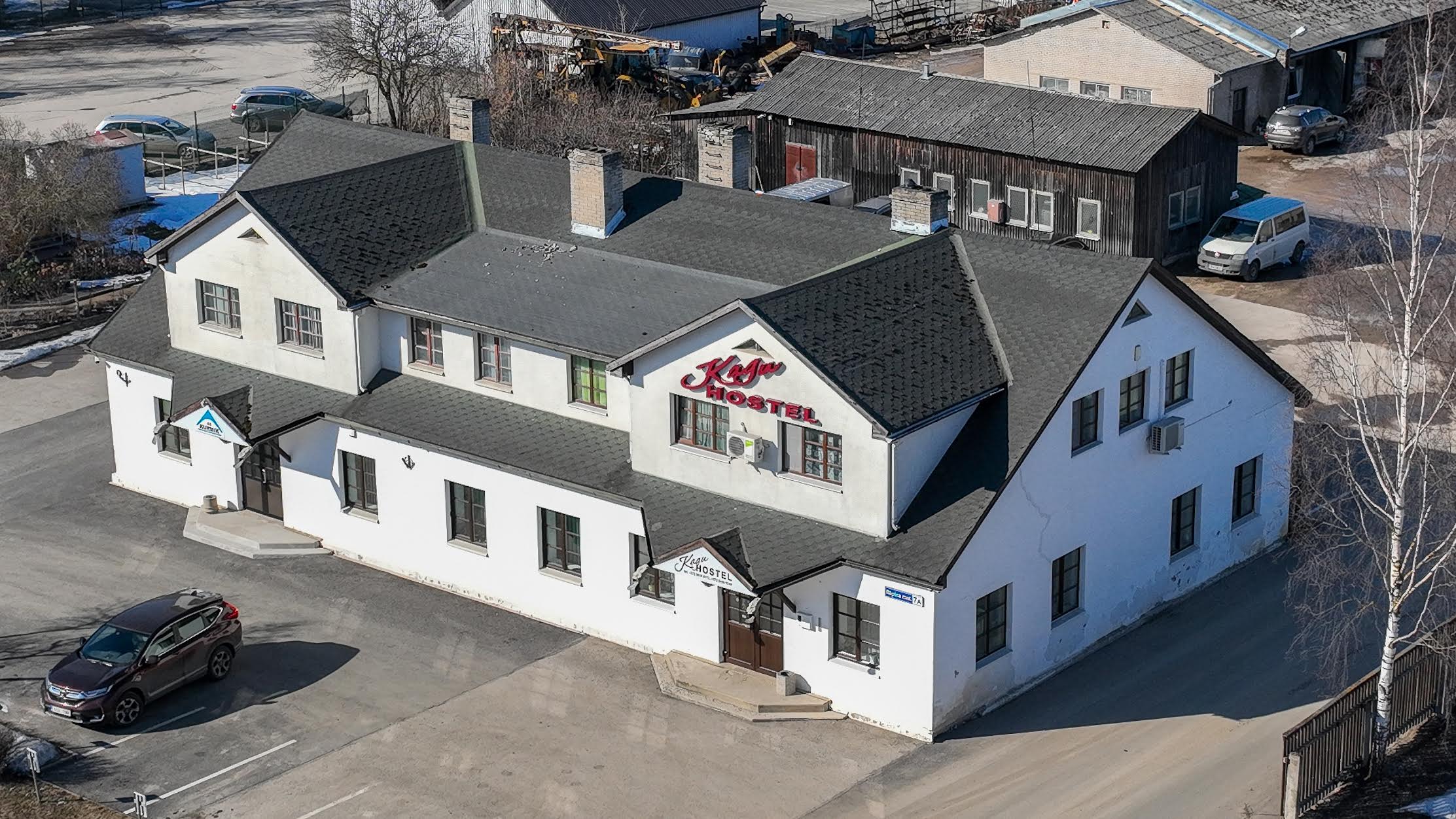 Kagu Hosteli juht Meelis Lepamets kinnitab lehele, et on enda jaoks läbi  mõelnud võimaluse aidata sõjapõgenikke öömaja leidmisel. Fotod: AIGAR NAGEL