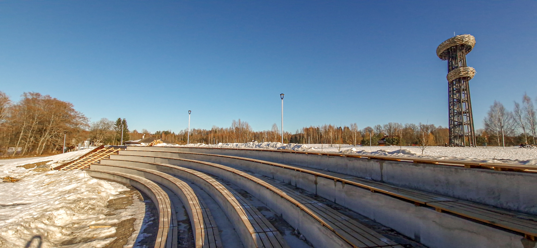 Peagi on valmis ja külastajate päralt ka laululavaesine amfiteaterlik valltribüün. Fotod: AIGAR NAGEL