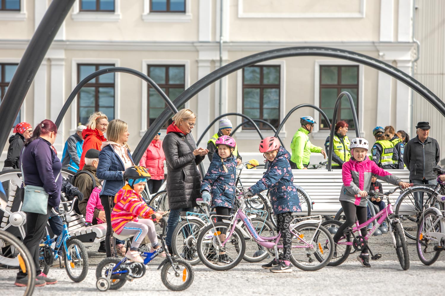 Kümnendast rattapäevast võttis osa ligi 300 inimest. Jagus nii praktilisi kui ka meelelahutuslikke tegevusi. Foto: AIGAR NAGEL