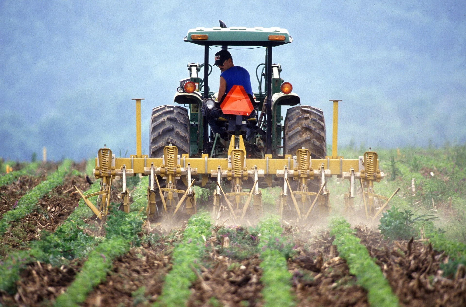 Talupidajad: kevadised põllutööd toovad teedele aeglased traktorid