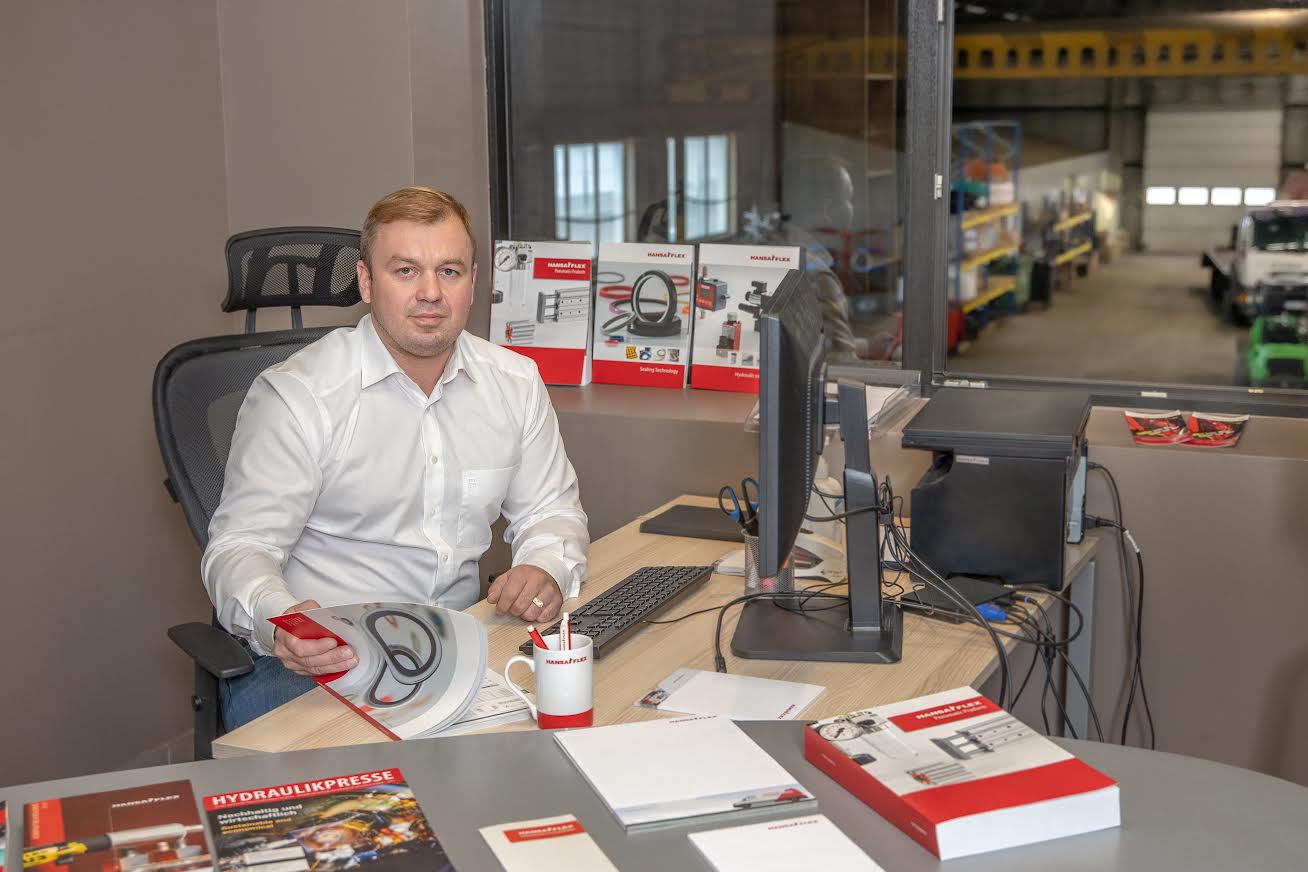 st on tõsielusaates „Vallaline kaunitar” osalev Ahti Lind osakonnajuhina ametis osaühingus Hansa-Flex Hüdraulika. Foto: AIGAR NAG