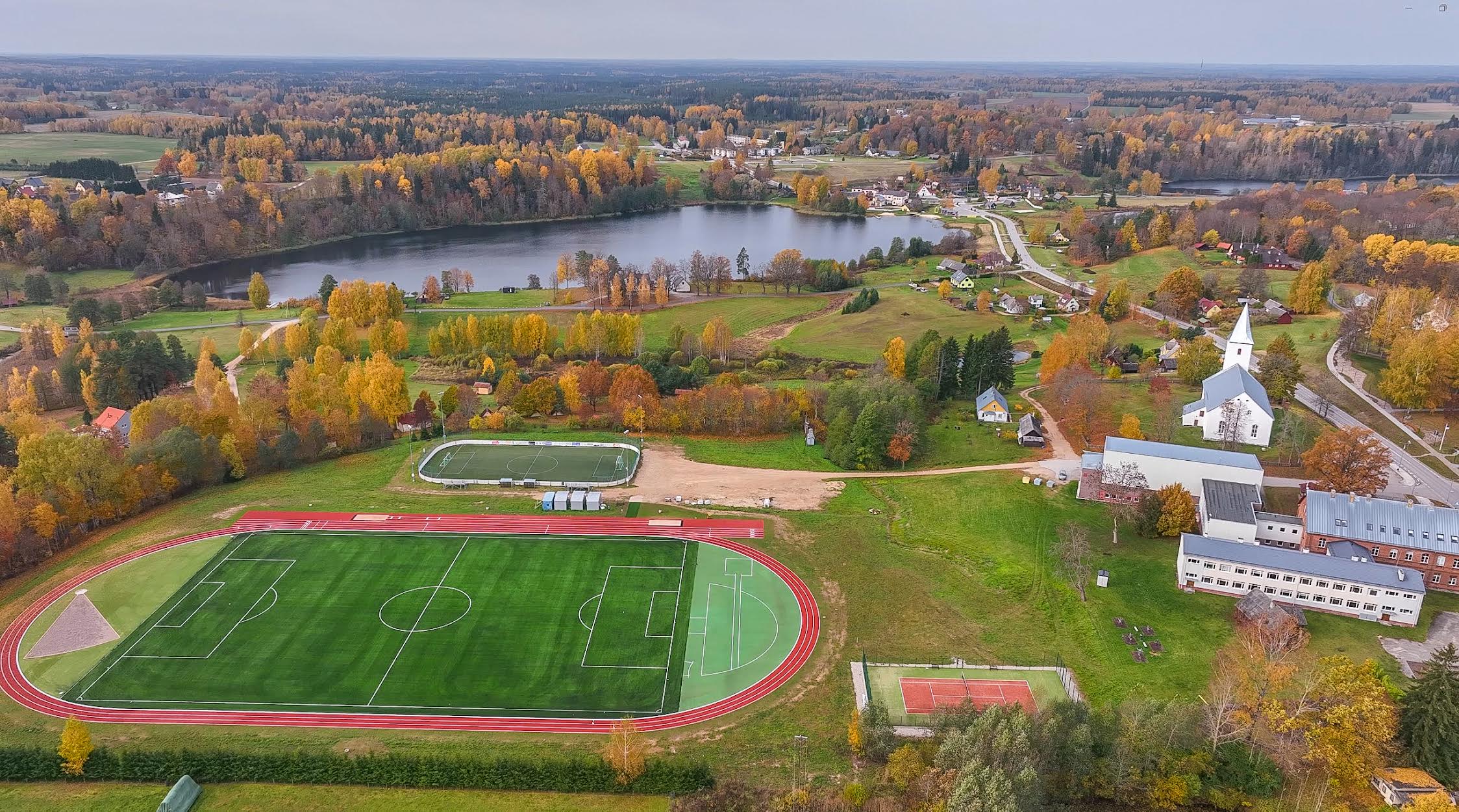 Septembri alguses valminud Rõuge staadioni eesmärgiks on pakkuda võimalikult pikka väljas sportimise võimalust Rõuge põhikooli kasvandikele ja teistele spordist huvitatud kogukonnaliikmetele. Foto: AIGAR NAGEL