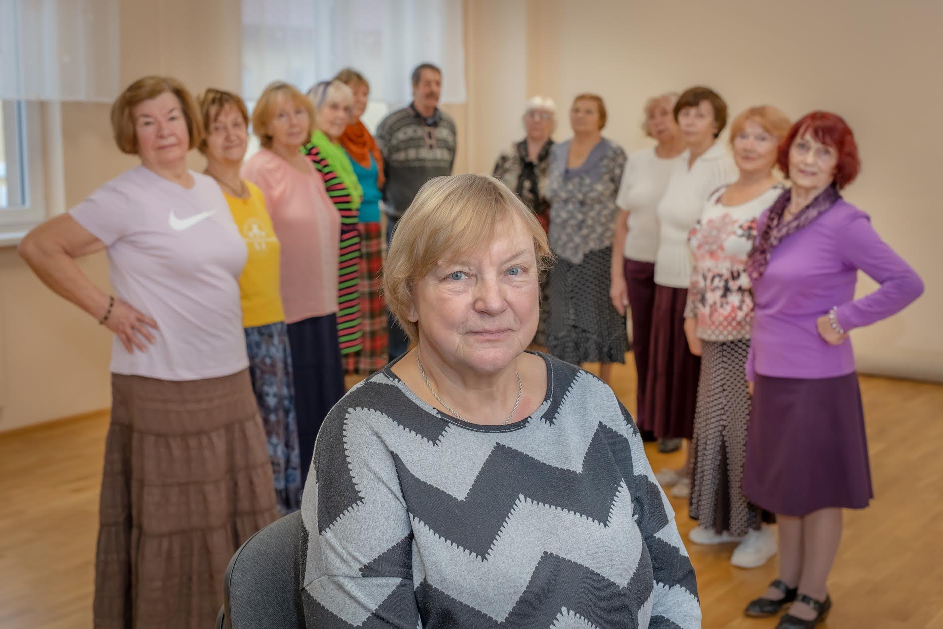 Alates aprillist Võru pensionäride päevakeskuse tegemisi juhatama asunud Siiri Toomik (67) ootab töise aastaringi täitumist, et end kõigega veel paremini kurssi viia. Foto: Aigar Nagel