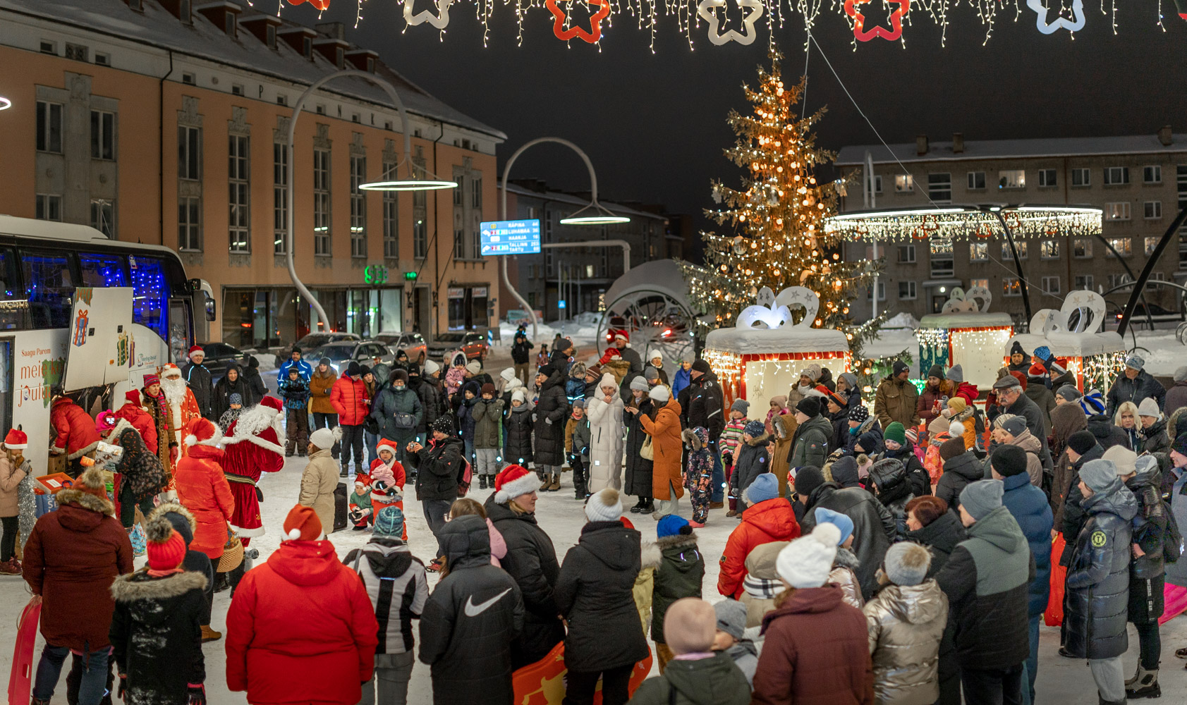 Jõulusäras keskväljakul loeti luuletusi ja jagati kingitusi FOTO: Aigar Nagel