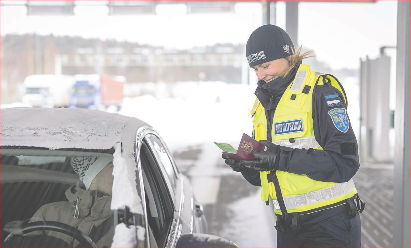 Piirivalve abipolitseinik Angeliina Mäesaar hindab väga, et alati võtab meeskond ta heal meelel vastu ja tutvustab töökorraldust. Foto: REELIKA RIIMAND, PPA