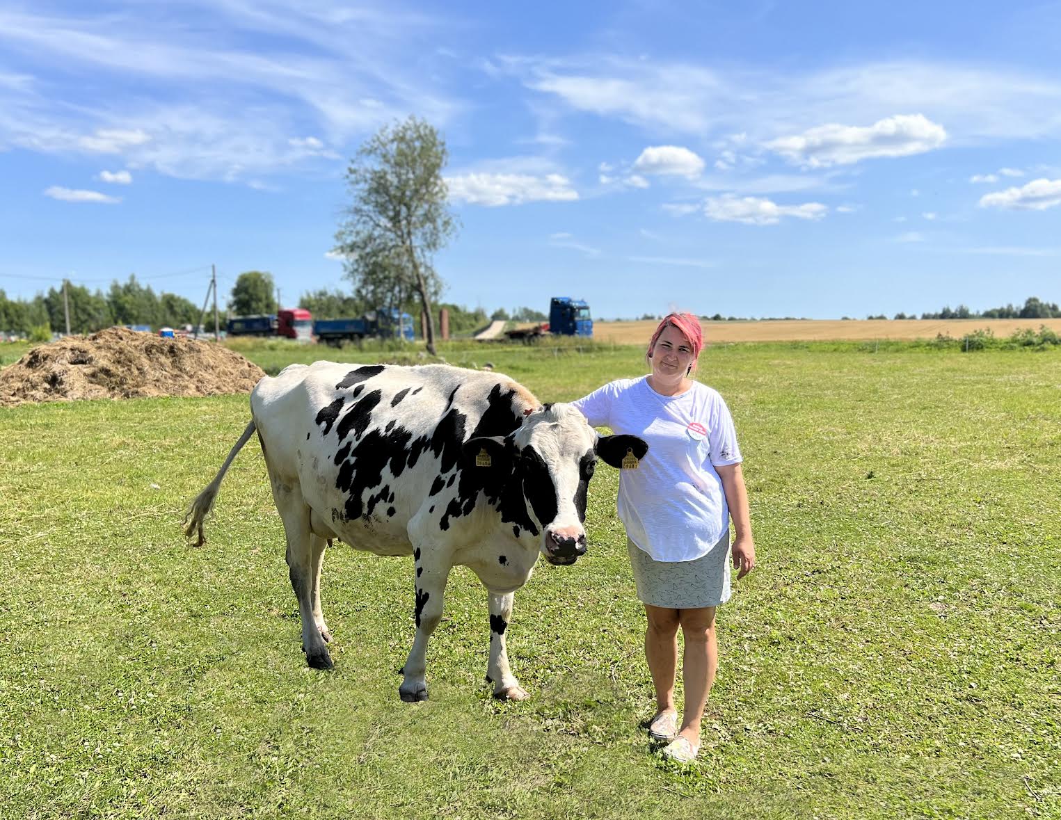 Haavistu talu perenaise Terje Kanarbik-Pettai (fotol) sõnul oli lehm Betty nende talu tõmbenumber ja seda põhjendatult, sest kogu  piimatoodang saab teoks just tänu Bettyle. Enim huvi pakkus külastajatele võimalus õhtust lüpsi proovida. Foto: VÕRUMAA TEATAJA